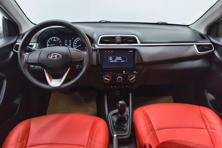 Used Hyundai Verna (older generation) 2020 1.4L Manual GL Refreshed Edition Center Console
