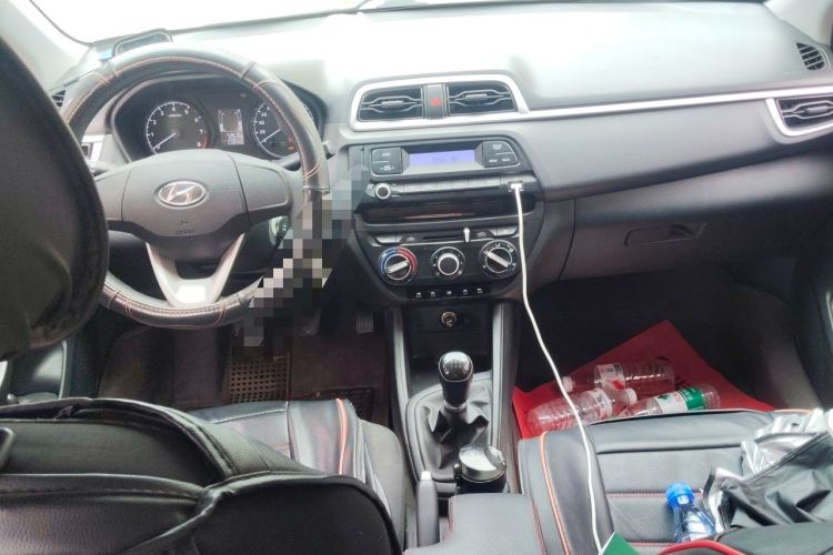 Used Hyundai Verna (older generation) 2020 1.4L Manual GL Refreshed Edition Center Console