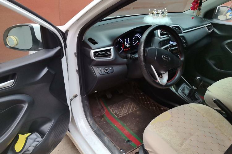 Used Hyundai Verna (older generation) 2020 1.4L Manual GL Refreshed Edition Driver Seat