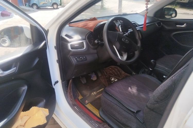Used Hyundai Verna (older generation) 2020 1.4L Manual GL Refreshed Edition Driver Seat