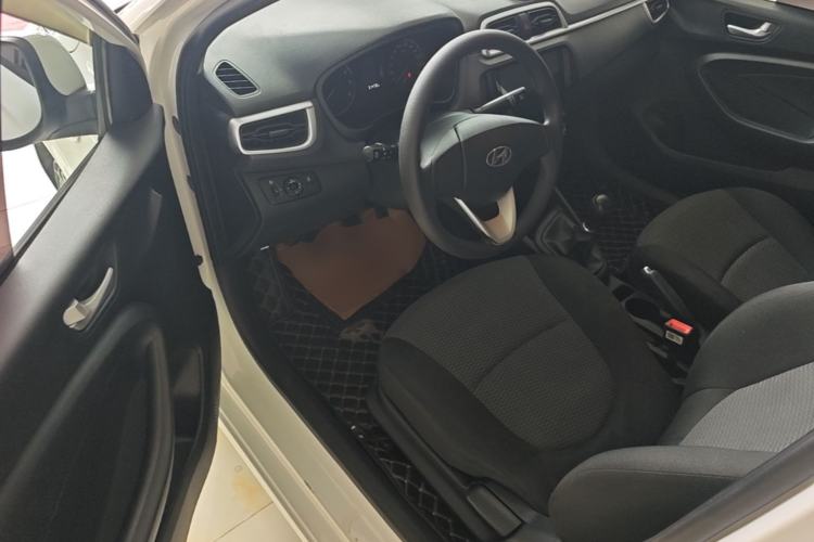 Used Hyundai Verna (older generation) 2020 1.4L Manual GL Refreshed Edition Driver Seat