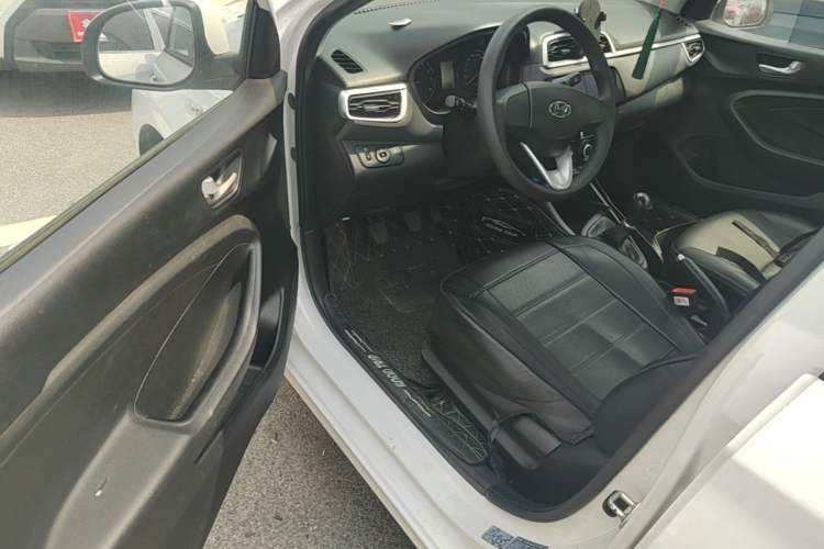 Used Hyundai Verna (older generation) 2020 1.4L Manual GL Refreshed Edition Driver Seat