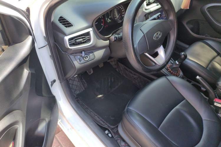 Used Hyundai Verna (older generation) 2020 1.4L Manual GL Refreshed Edition Driver Seat