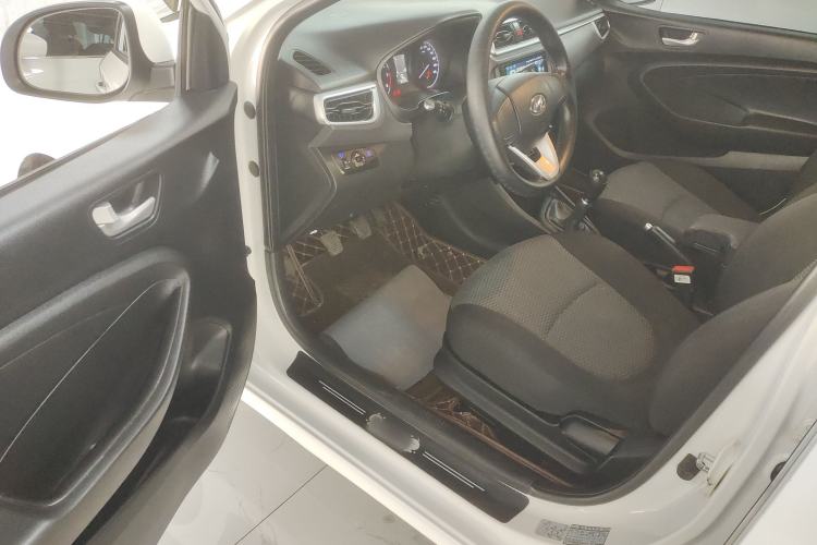 Used Hyundai Verna (older generation) 2020 1.4L Manual GL Refreshed Edition Driver Seat