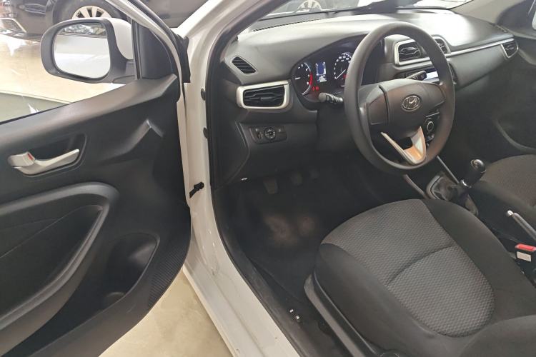 Used Hyundai Verna (older generation) 2020 1.4L Manual GL Refreshed Edition Driver Seat