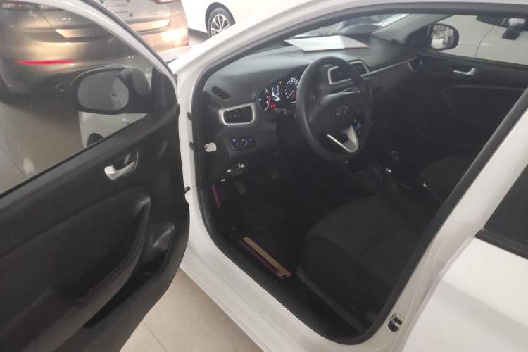 Used Hyundai Verna (older generation) 2020 1.4L Manual GL Refreshed Edition Driver Seat
