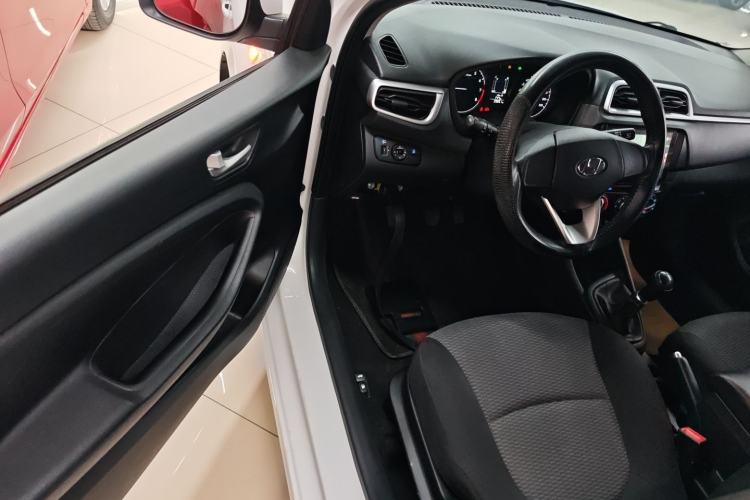 Used Hyundai Verna (older generation) 2020 1.4L Manual GL Refreshed Edition Driver Seat