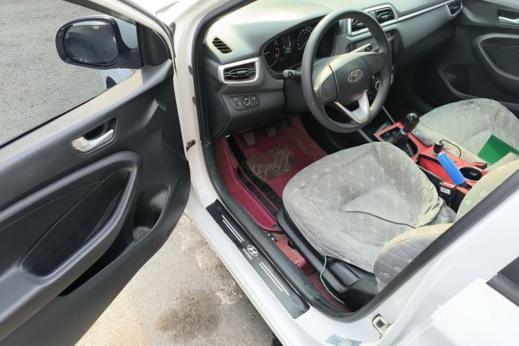 Used Hyundai Verna (older generation) 2020 1.4L Manual GL Refreshed Edition Driver Seat
