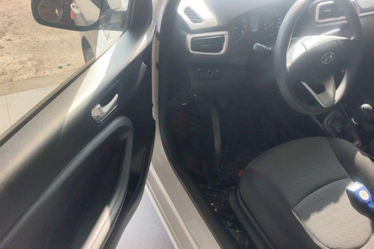 Used Hyundai Verna (older generation) 2020 1.4L Manual GL Refreshed Edition Driver Seat