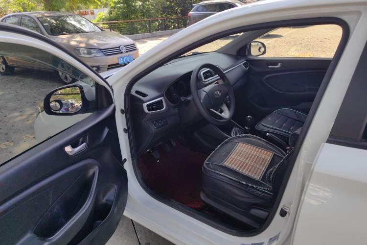 Used Hyundai Verna (older generation) 2020 1.4L Manual GL Refreshed Edition Driver Seat
