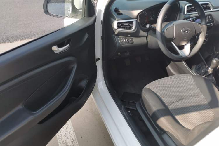 Used Hyundai Verna (older generation) 2020 1.4L Manual GL Refreshed Edition Driver Seat