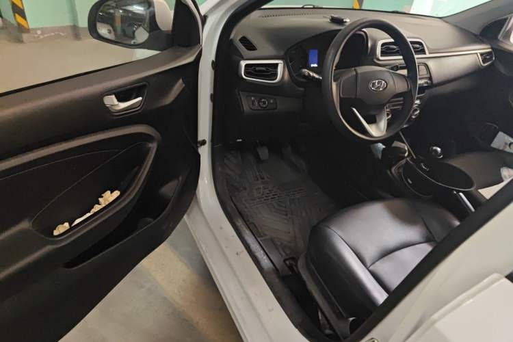 Used Hyundai Verna (older generation) 2020 1.4L Manual GL Refreshed Edition Driver Seat