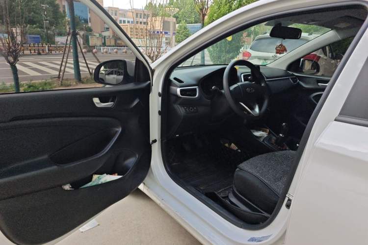 Used Hyundai Verna (older generation) 2020 1.4L Manual GL Refreshed Edition Driver Seat