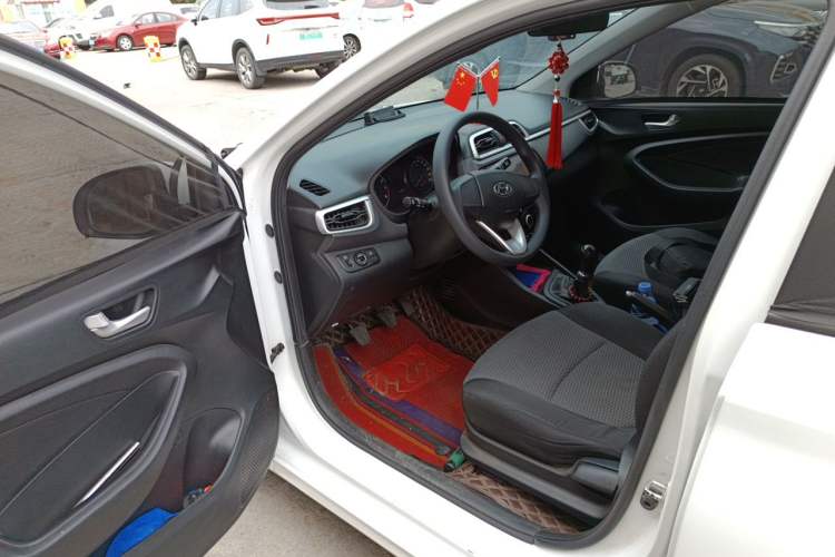 Used Hyundai Verna (older generation) 2020 1.4L Manual GL Refreshed Edition Driver Seat