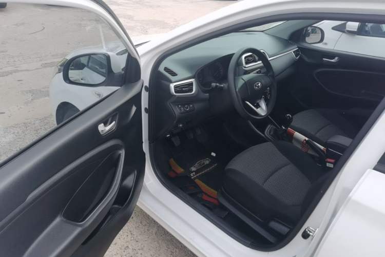 Used Hyundai Verna (older generation) 2020 1.4L Manual GL Refreshed Edition Driver Seat