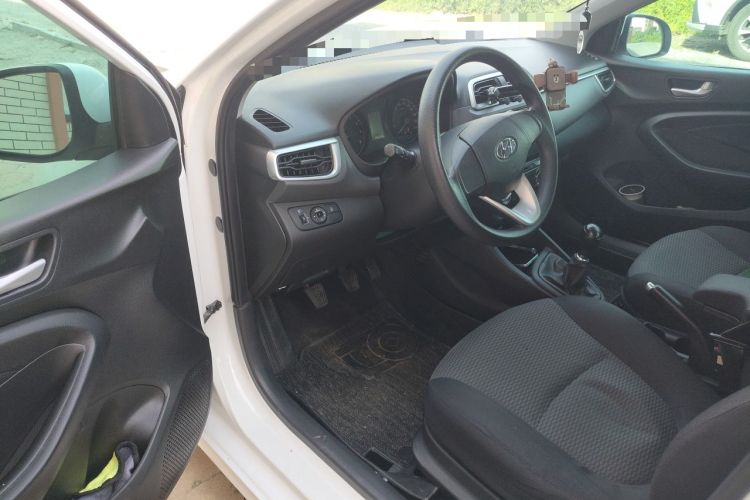 Used Hyundai Verna (older generation) 2020 1.4L Manual GL Refreshed Edition Driver Seat