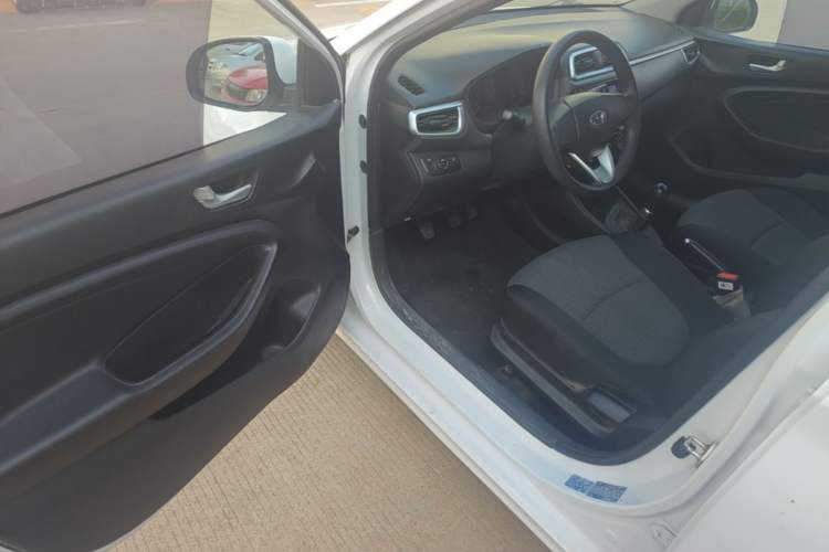 Used Hyundai Verna (older generation) 2020 1.4L Manual GL Refreshed Edition Driver Seat