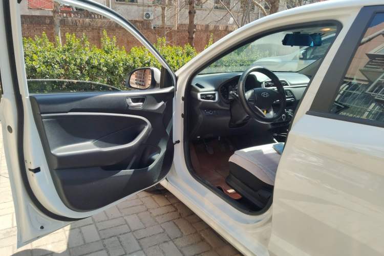 Used Hyundai Verna (older generation) 2020 1.4L Manual GL Refreshed Edition Driver Seat
