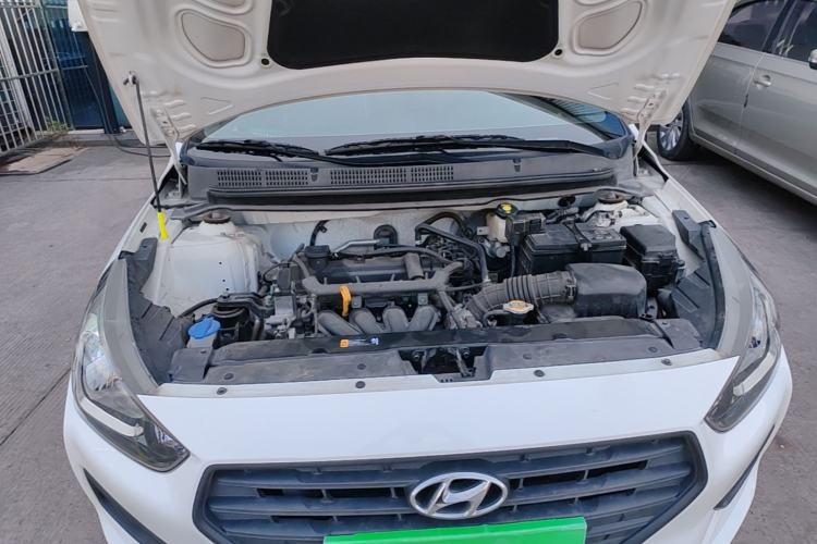 Used Hyundai Verna (older generation) 2020 1.4L Manual GL Refreshed Edition Engine Bay