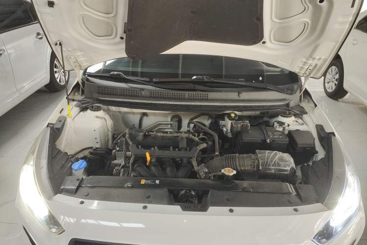 Used Hyundai Verna (older generation) 2020 1.4L Manual GL Refreshed Edition Engine Bay