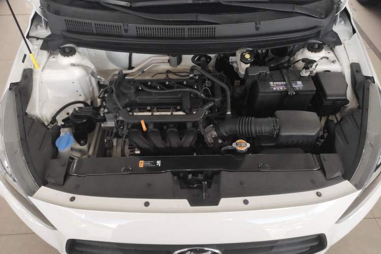 Used Hyundai Verna (older generation) 2020 1.4L Manual GL Refreshed Edition Engine Bay
