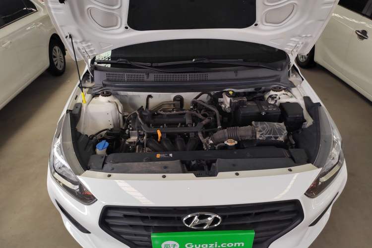 Used Hyundai Verna (older generation) 2020 1.4L Manual GL Refreshed Edition Engine Bay