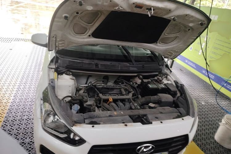 Used Hyundai Verna (older generation) 2020 1.4L Manual GL Refreshed Edition Engine Bay