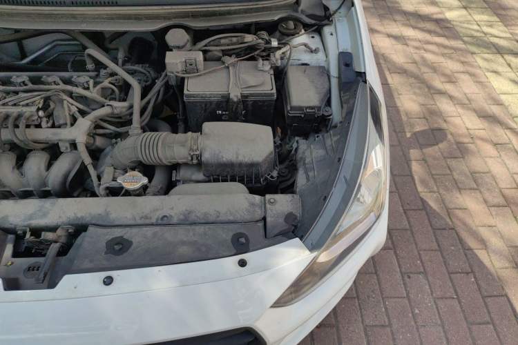 Used Hyundai Verna (older generation) 2020 1.4L Manual GL Refreshed Edition Engine Bay Left