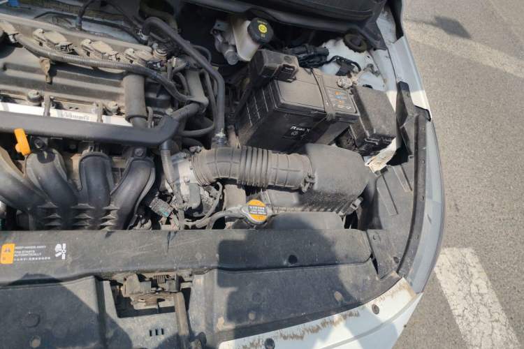 Used Hyundai Verna (older generation) 2020 1.4L Manual GL Refreshed Edition Engine Bay Left