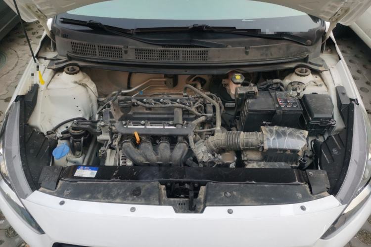 Used Hyundai Verna (older generation) 2020 1.4L Manual GL Refreshed Edition Engine Bay