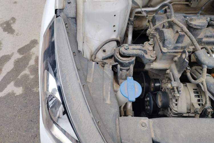 Used Hyundai Verna (older generation) 2020 1.4L Manual GL Refreshed Edition Engine Bay Right