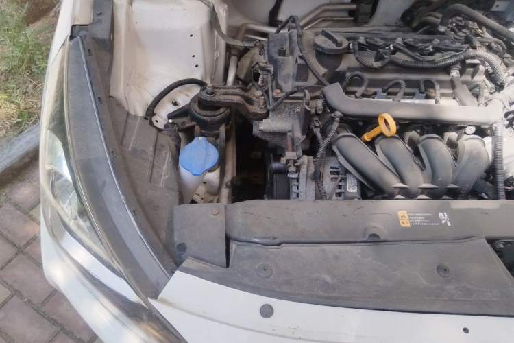 Used Hyundai Verna (older generation) 2020 1.4L Manual GL Refreshed Edition Engine Bay Right
