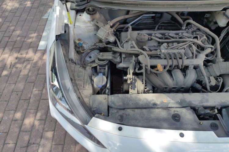 Used Hyundai Verna (older generation) 2020 1.4L Manual GL Refreshed Edition Engine Bay Right