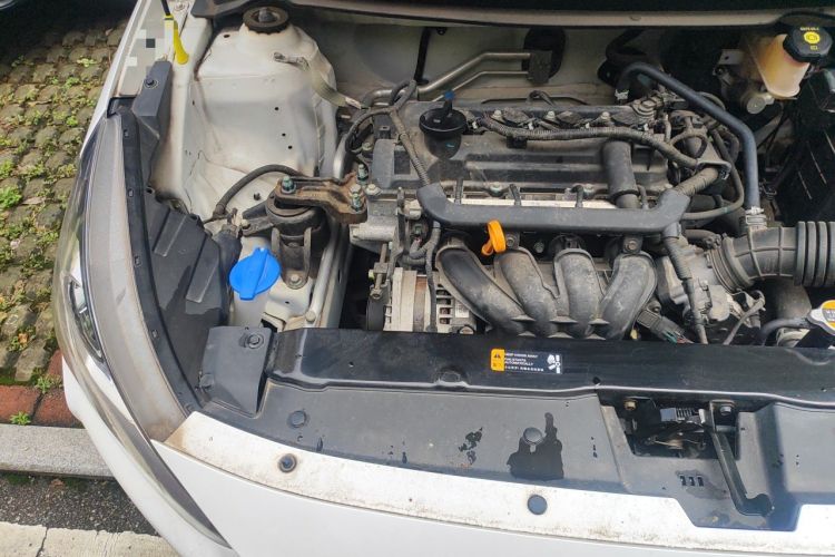 Used Hyundai Verna (older generation) 2020 1.4L Manual GL Refreshed Edition Engine Bay Right