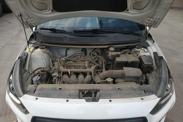 Used Hyundai Verna (older generation) 2020 1.4L Manual GL Refreshed Edition Engine Bay