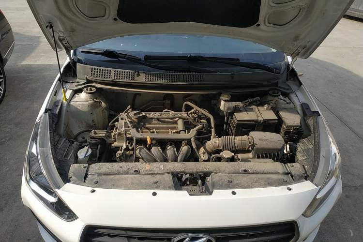 Used Hyundai Verna (older generation) 2020 1.4L Manual GL Refreshed Edition Engine Bay