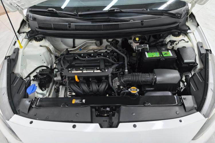 Used Hyundai Verna (older generation) 2020 1.4L Manual GL Refreshed Edition Engine Bay
