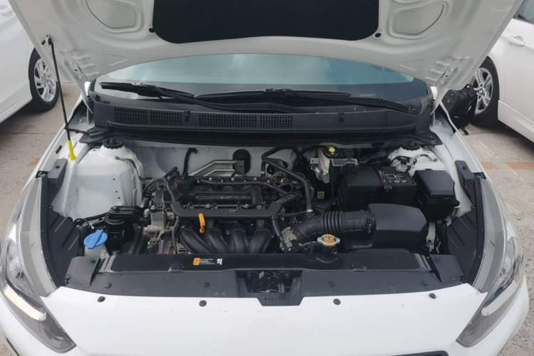 Used Hyundai Verna (older generation) 2020 1.4L Manual GL Refreshed Edition Engine Bay