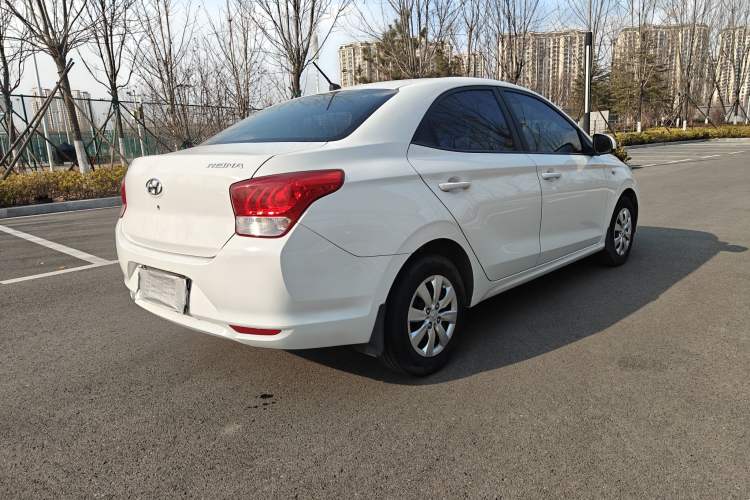 Used Hyundai Verna (older generation) 2020 1.4L Manual GL Refreshed Edition Exterior 3