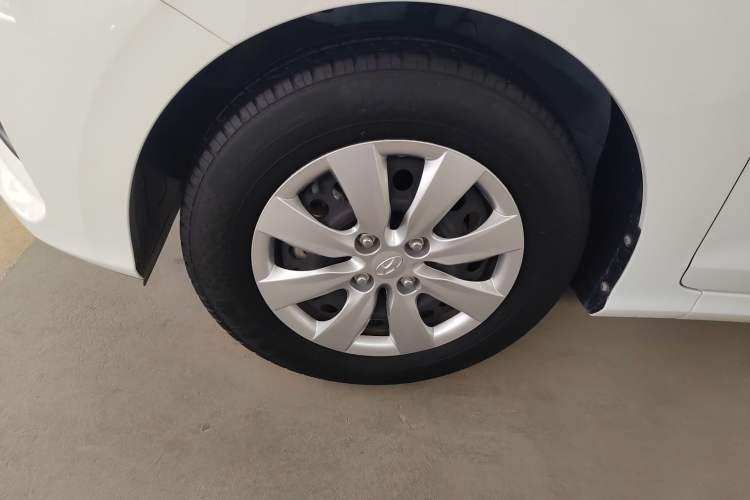 Used Hyundai Verna (older generation) 2020 1.4L Manual GL Refreshed Edition Exterior 4