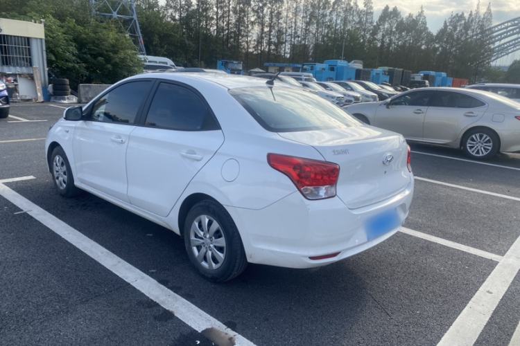 Used Hyundai Verna (older generation) 2020 1.4L Manual GL Refreshed Edition Exterior 4