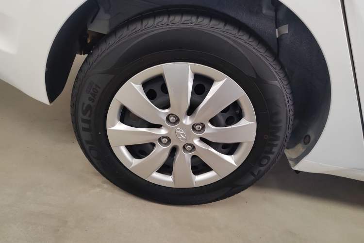 Used Hyundai Verna (older generation) 2020 1.4L Manual GL Refreshed Edition Exterior 5