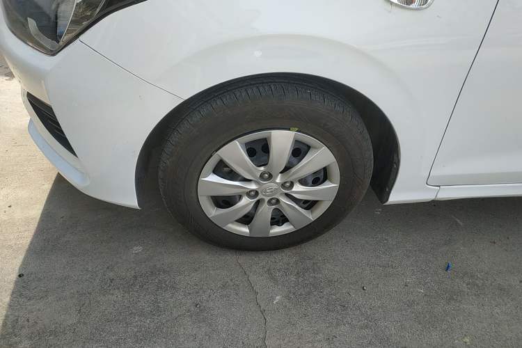 Used Hyundai Verna (older generation) 2020 1.4L Manual GL Refreshed Edition Exterior 7