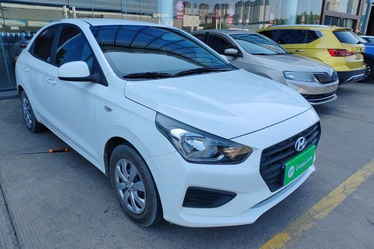 Used Hyundai Verna (older generation) 2020 1.4L Manual GL Refreshed Edition Front Right 45 Deg
