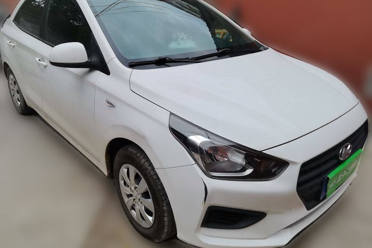 Used Hyundai Verna (older generation) 2020 1.4L Manual GL Refreshed Edition Front Right 45 Deg