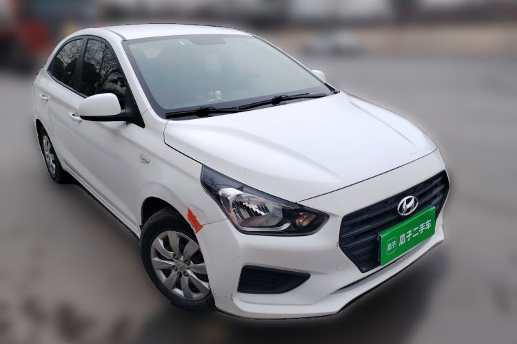 Used Hyundai Verna (older generation) 2020 1.4L Manual GL Refreshed Edition Front Right 45 Deg