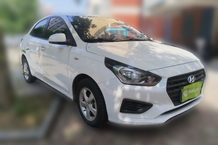 Used Hyundai Verna (older generation) 2020 1.4L Manual GL Refreshed Edition Front Right 45 Deg
