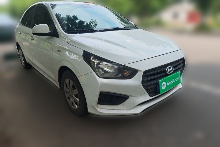 Used Hyundai Verna (older generation) 2020 1.4L Manual GL Refreshed Edition Front Right 45 Deg