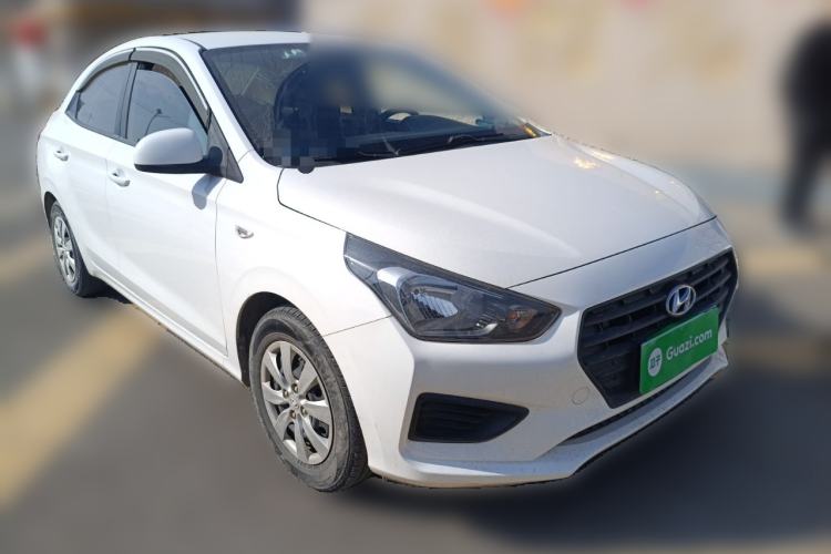 Used Hyundai Verna (older generation) 2020 1.4L Manual GL Refreshed Edition Front Right 45 Deg