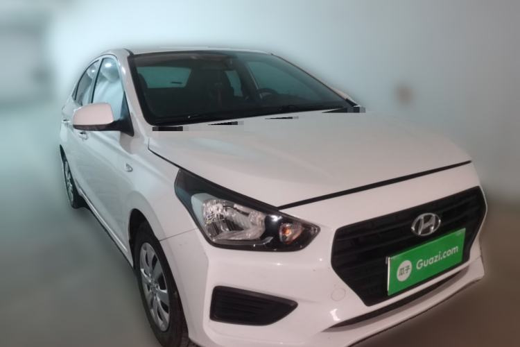 Used Hyundai Verna (older generation) 2020 1.4L Manual GL Refreshed Edition Front Right 45 Deg
